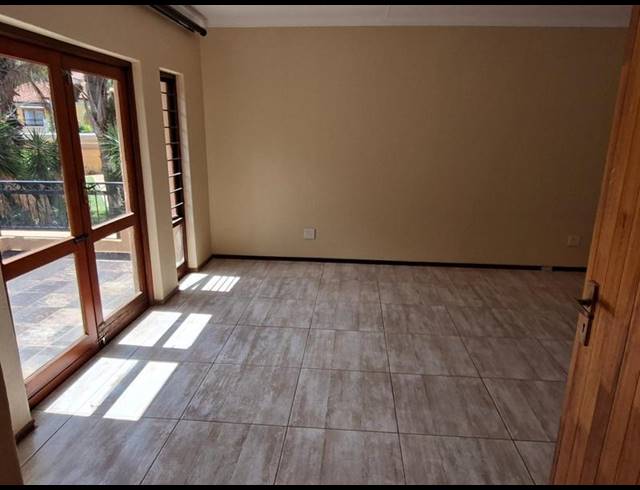 4 BEDROOM PROPERTY TO RENT IN FAERIE GLEN